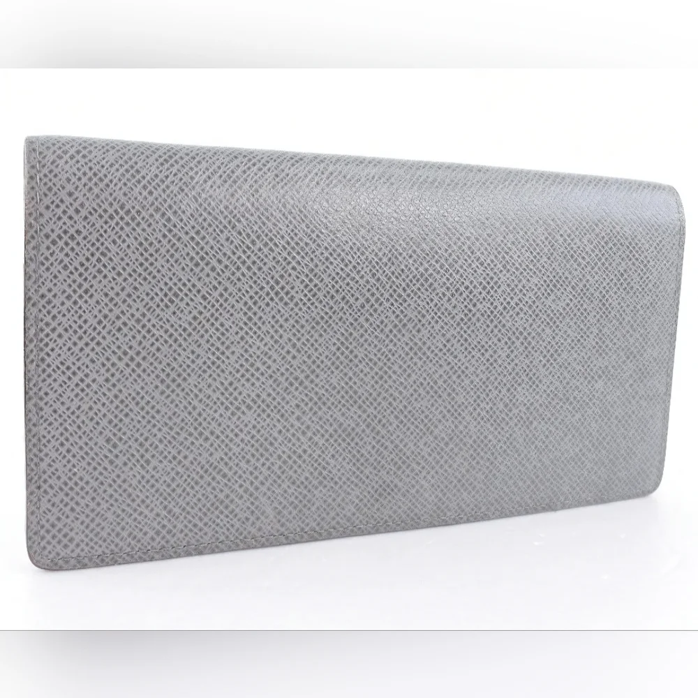 RARE LOUIS VUITTON Grey Taiga Brazza (Unisex) Bifold Long Wallet (EUC)